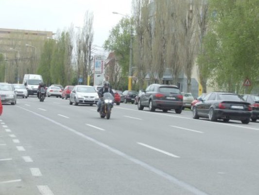 Şi fără permis şi fără ITP: un tânăr a fost tras pe dreapta de poliţişti
